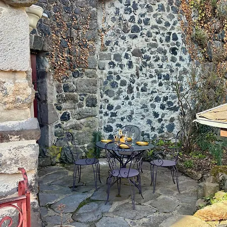 - Maison Des Remparts * Murat (Cantal)